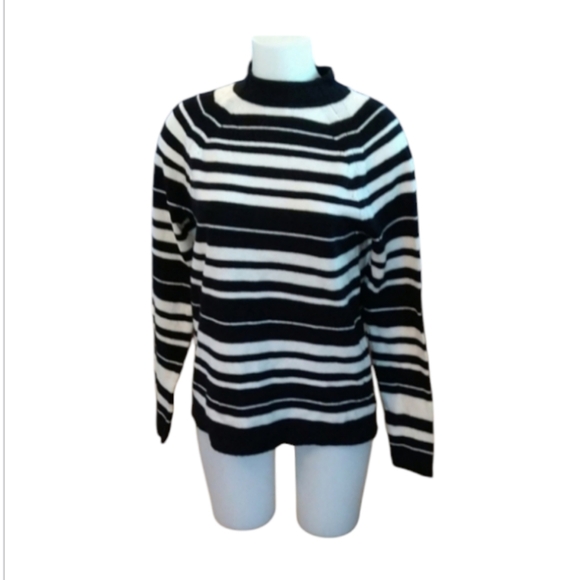 Size M Gap wool blend white and black striped turtleneck sweater - Picture 14 of 14